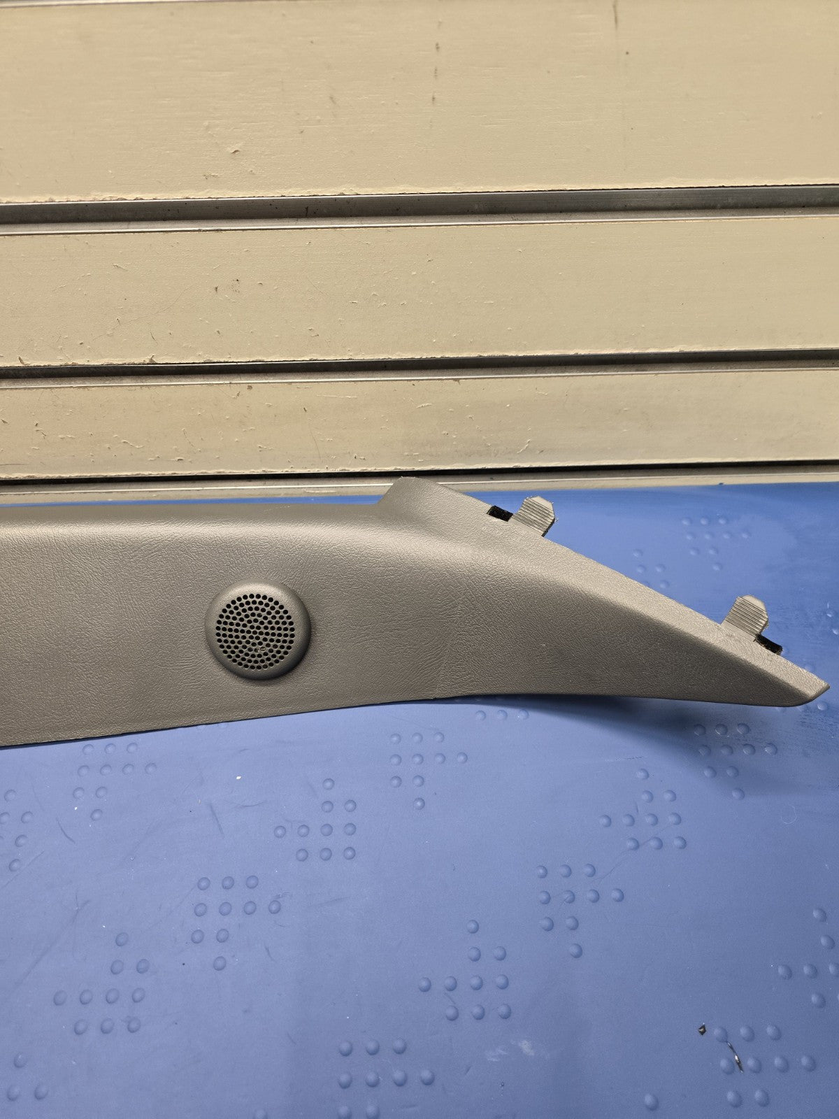 99-06 SILVERADO SIERRA Roof Molding A PILLAR Trim RIGHT Pass Speak DARK GRAY P3