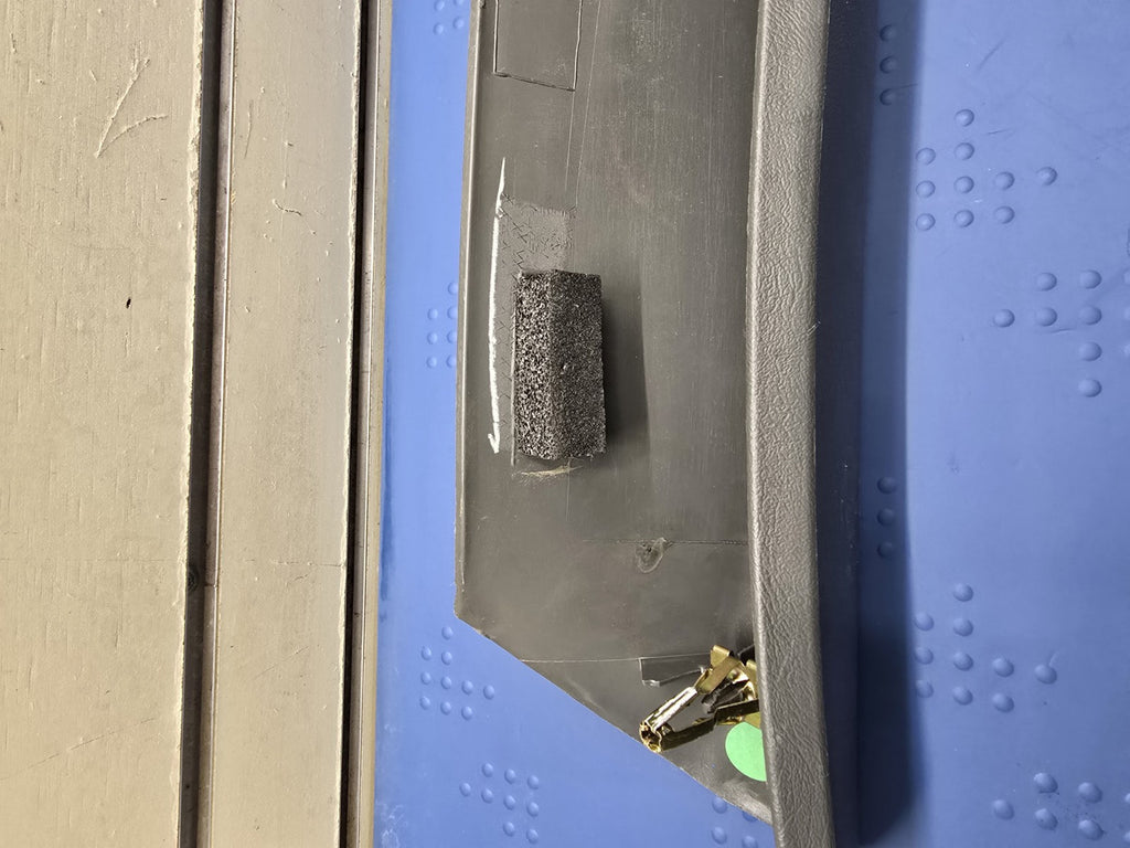 99-06 SILVERADO SIERRA Roof Molding A PILLAR Trim RIGHT Pass Speak DARK GRAY P3