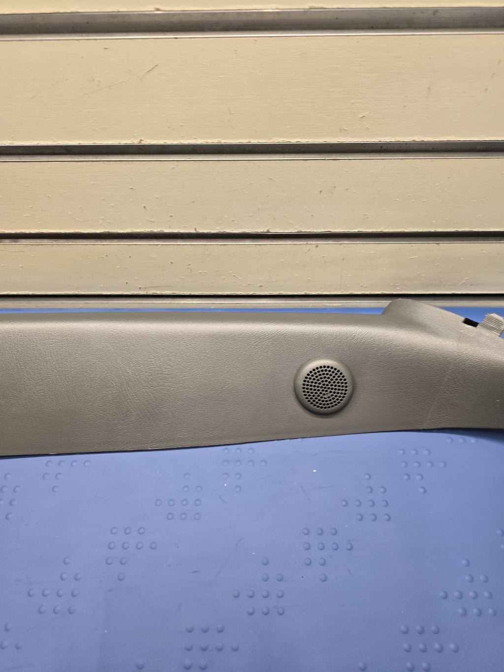 99-06 SILVERADO SIERRA Roof Molding A PILLAR Trim RIGHT Pass Speak DARK GRAY P3