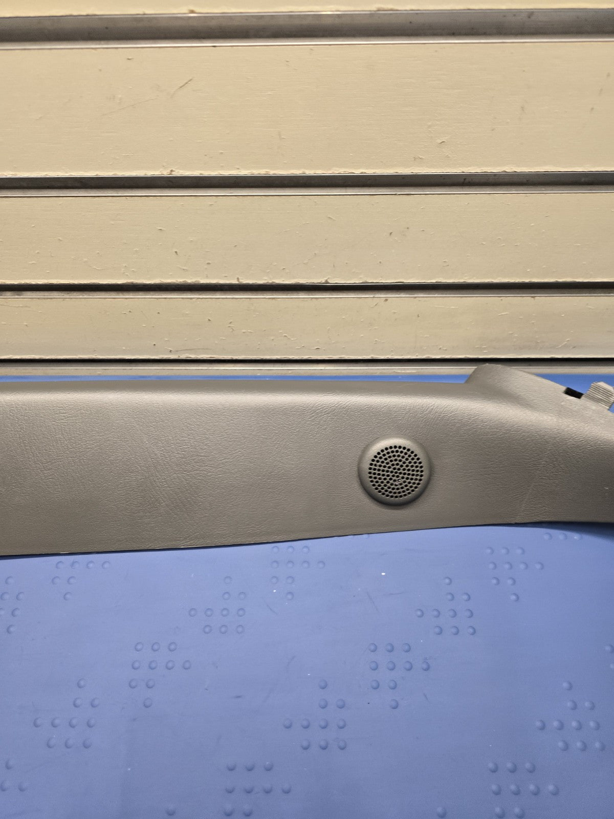 99-06 SILVERADO SIERRA Roof Molding A PILLAR Trim RIGHT Pass Speak DARK GRAY P3